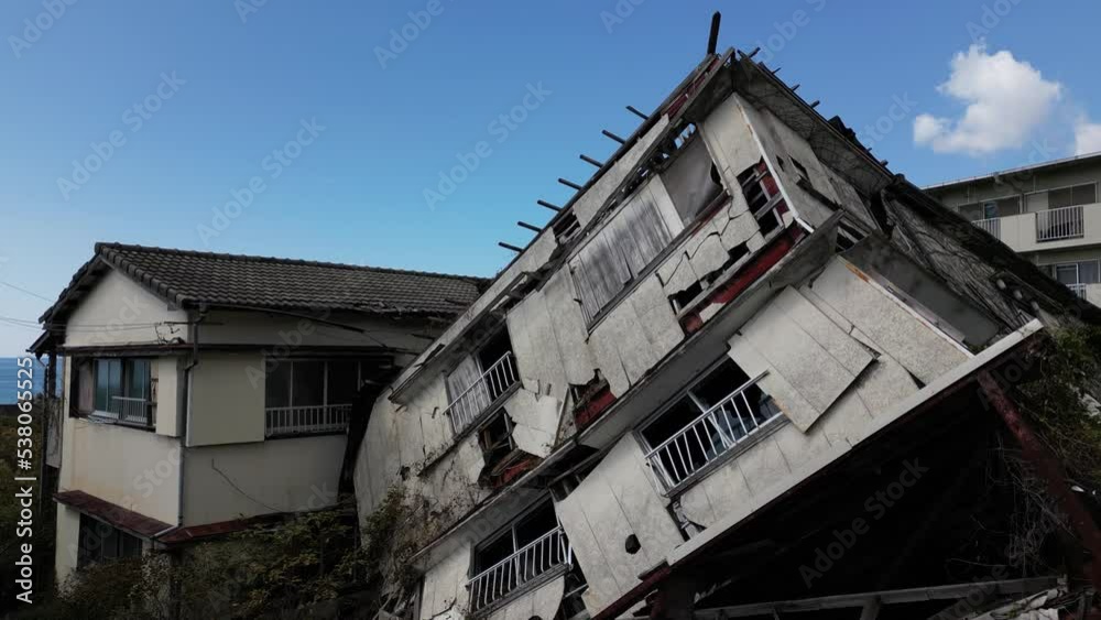 倒壊マンション ドローン空撮 倒壊マンション ドローン空撮