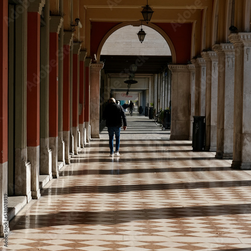 Passeggiando ed osservando la mia città