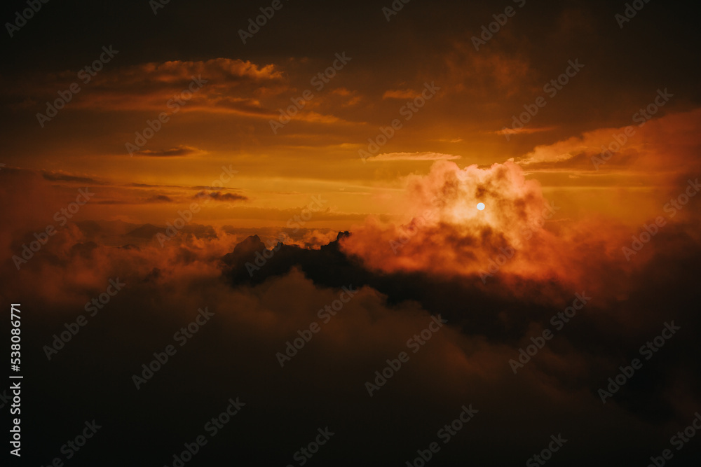 Fototapeta premium Berglandschaft bei Sonnenuntergang