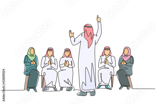 One single line drawing of young happy muslim business coach teaching how to do good presentation. Saudi Arabia cloth shmag, kandora, headscarf, thobe. Continuous line draw design vector illustration
