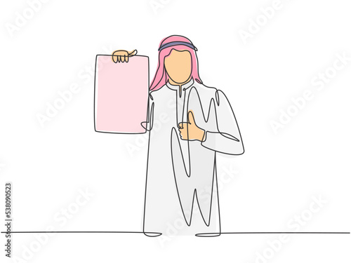 One single line drawing of young happy muslim manager proudly showing his work achievements. Saudi Arabia cloth shmag, kandora, headscarf, thobe ghutra. Continuous line draw design vector illustration