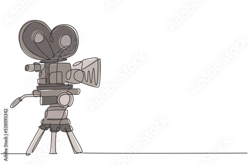 Single continuous line drawing of retro old classic video recorder. Vintage analog cinema maker item concept one line draw design graphic vector illustration