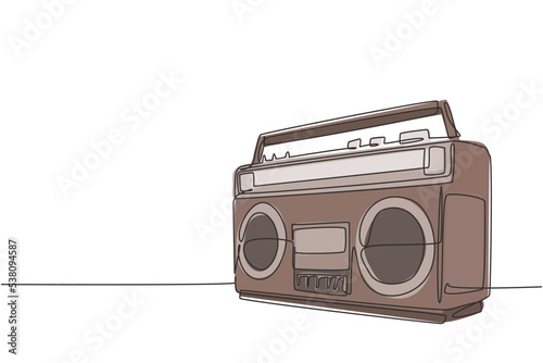 One continuous line drawing of retro old fashioned analog radio tape. Classic vintage audio technology concept. Music player single line draw design vector illustration graphic