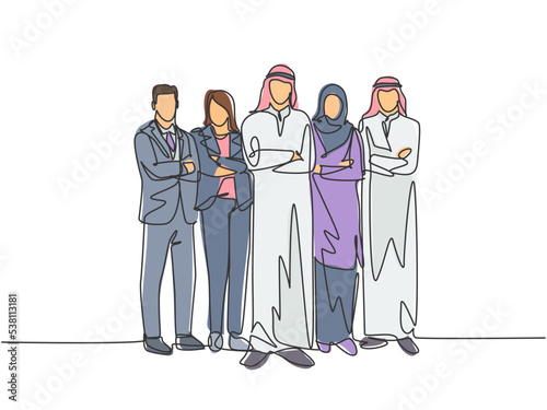 Single continuous line drawing of young male and female muslim staff employees line up together at the office. Arab middle east cloth shmagh, thawb, hijab. One line draw design vector illustration