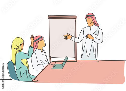 Single continuous line drawing of young male and female muslim businesspeople attending business coaching. Arab middle east cloth shmagh, hijab, thawb, robe. One line draw design vector illustration