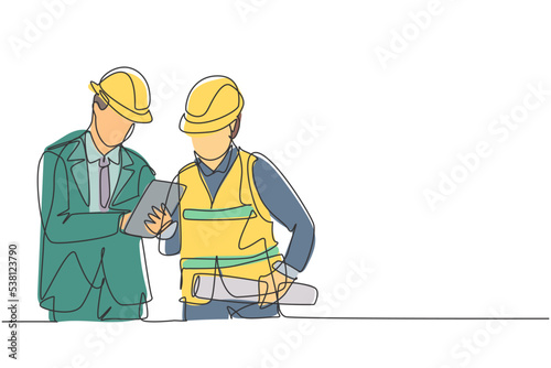 One single line drawing of young construction manager do short brief to builder coordinator. Building architecture business concept. Continuous line draw design vector graphic illustration