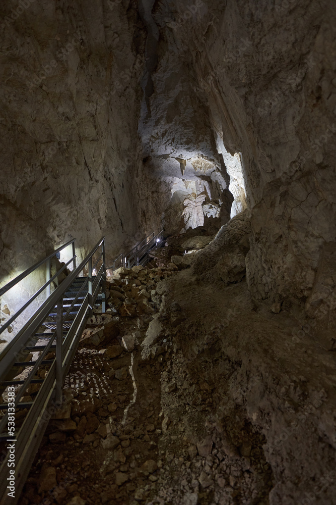 Obraz premium Cave in the mountains