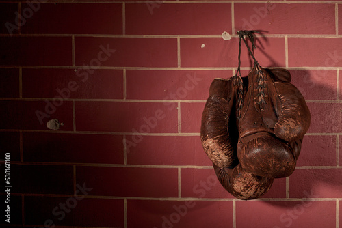 old boxing gloves. boxing gloves on the wall. © poto8313