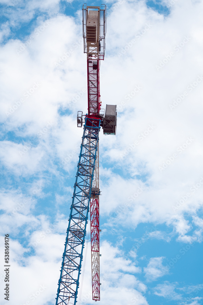 Obraz premium construction crane on a sky