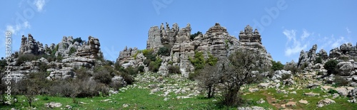 Panorámica de El Torcal de Antequera, paisaje kárstico en un paraje natural patrimonio mundial de la UNESCO.