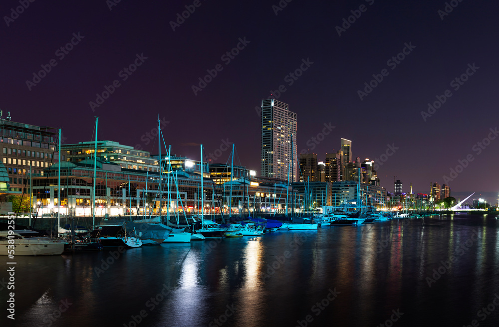 Obraz premium Buenos Aires, Puerto Madero at Night