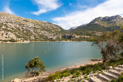 "Gorg Blau", embalse en las montañas de la Serra de Tramuntana de Mallora (Islas Baleares, España)