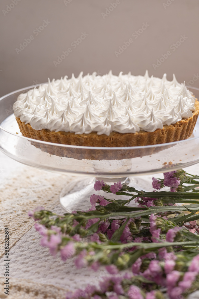 plate with cake decorated with pastry cream, next to a natural flower, sweet food wallpaper, homemade plate with cake decorated with pastry cream, next to a natural flower, sweet food wallpaper, homemade