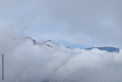 雲に覆われた山脈 © yuuki