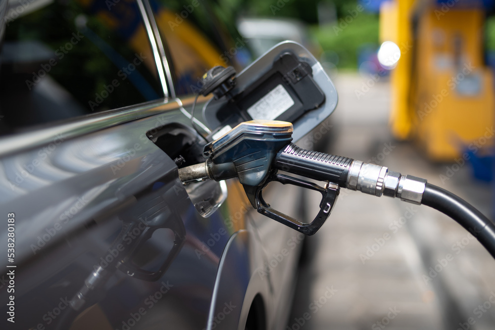 Fototapeta premium Auto an der Tankstelle