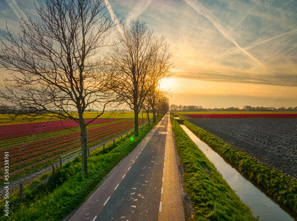 Countryside sunset - Kerkweg, Tuitjenhorn, The Netherlands.