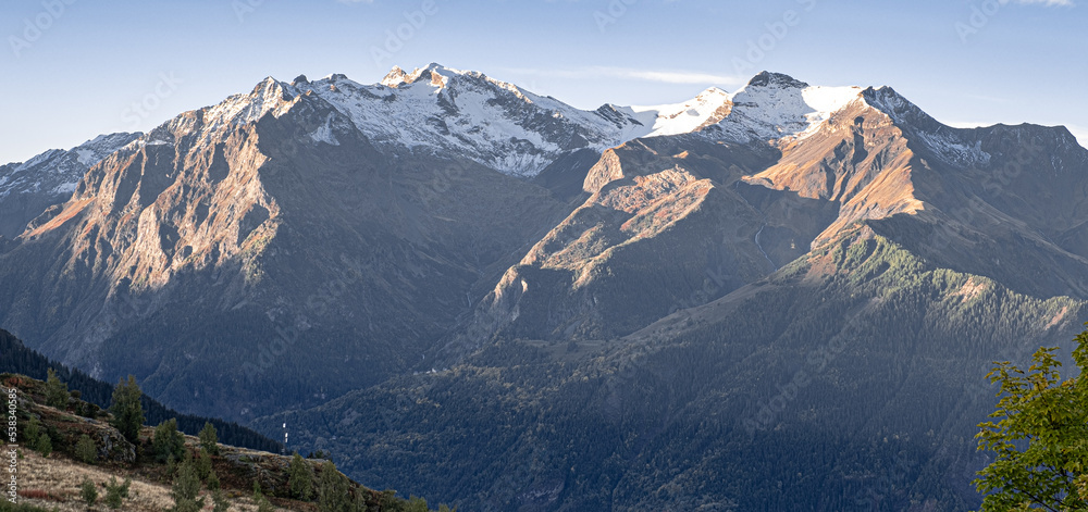 Φωτογραφία View of the French Alps  as seen from Alpe d'Huez ski resort, France