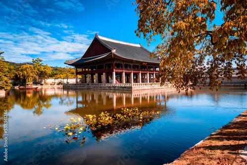 Photography Gyeongbokgung Palace (경복궁) in Seoul, Korea with autumn colors.