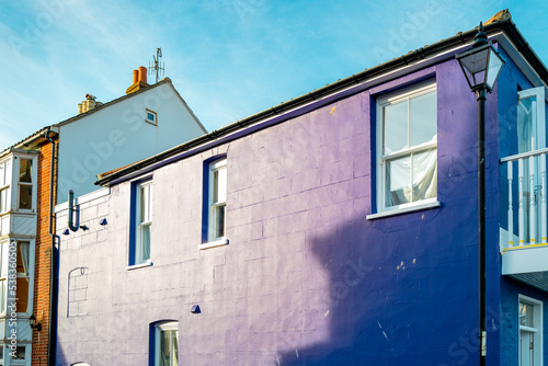 Fotografia Abstract view of a newly painted purple town house being renovated in a popular English seaside resort in East Anglia