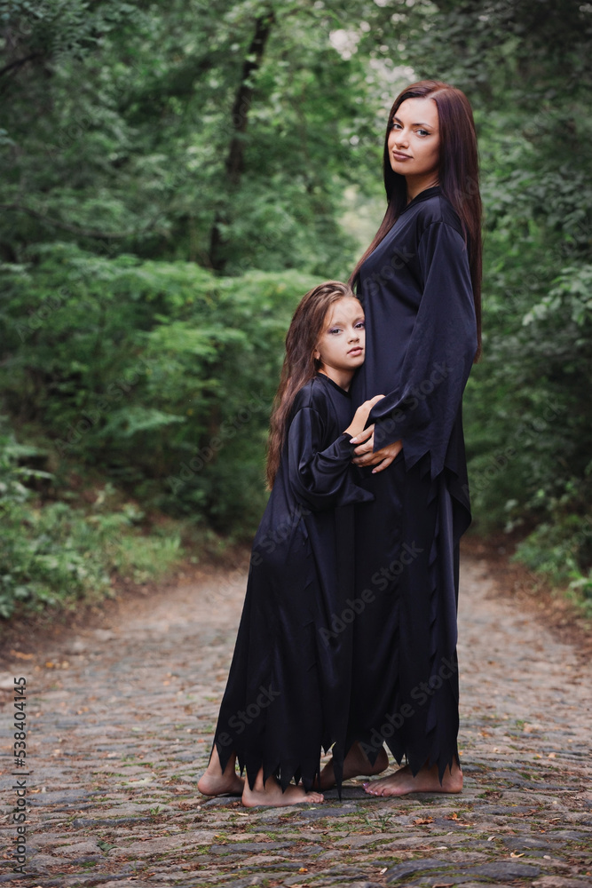 Naklejka premium Portrait of mother and daughter