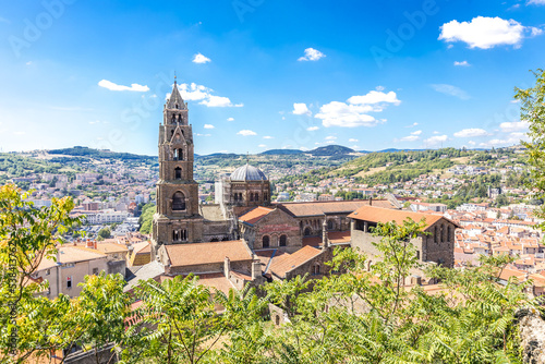 Le Puy-en-Velay; Vue plongeante sur Notre-Dame-du-Puy, France