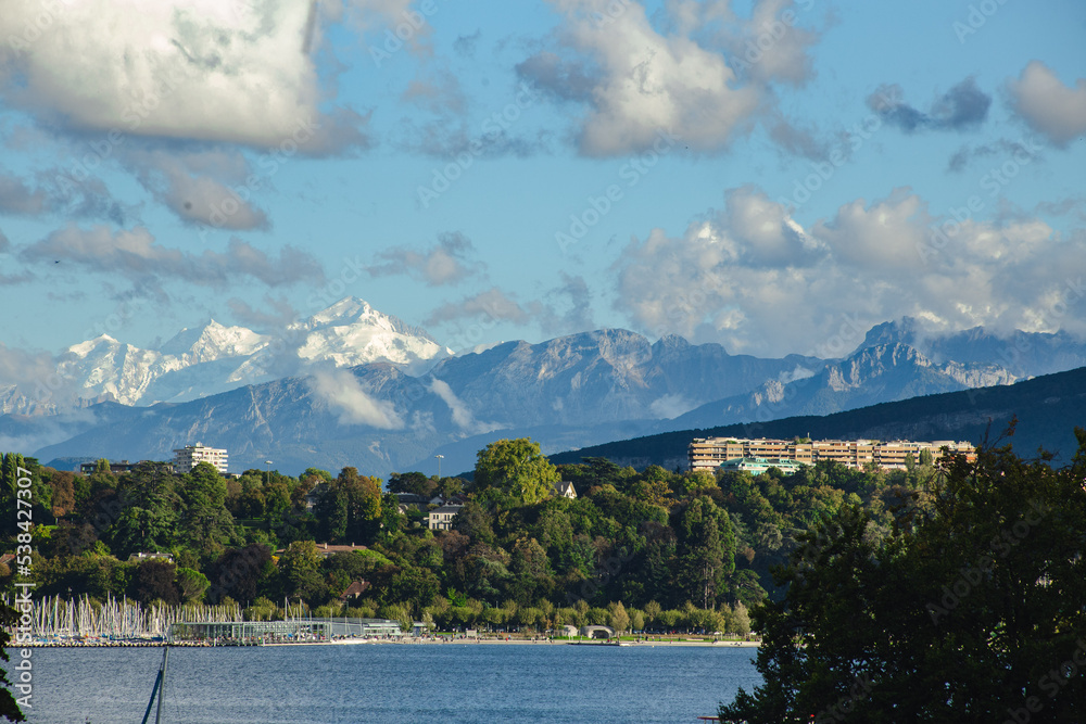 Obraz premium lake in the mountains in the morning