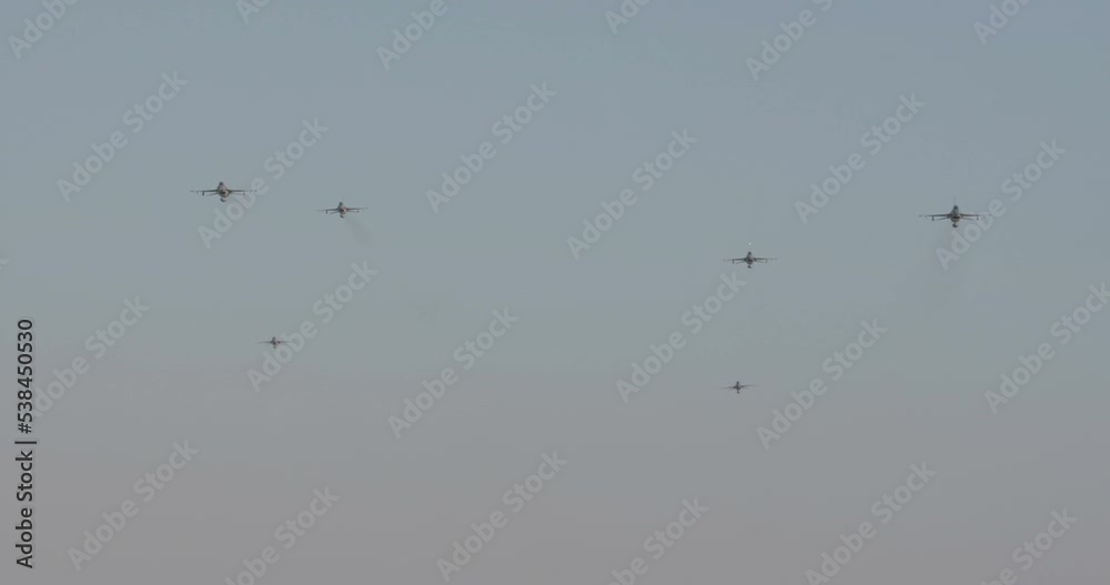 F-16 fighter planes flying at high speed during an airshow F-16 fighter planes flying at high speed during an airshow