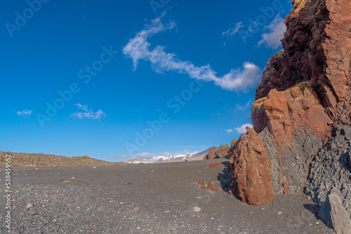 Der Strand von Djúpalónssandur ist einer der schönsten Strände von Island. Er befindet sich auf den Halbinsel Snæfellsnes. Beeindruckend sind seine Felsen. photo