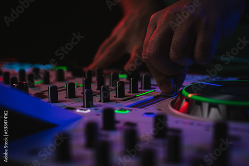 DJ