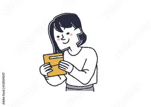 通帳の溜まった貯金を見てニンマリする女性