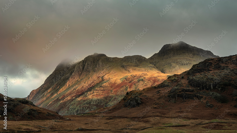 Obraz premium Stunning landscape of dramatic sunrise light over Blea Tarn in Lake District with stunning light