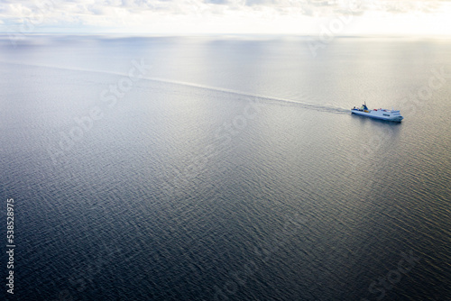 Print op canvas Cargo ship transporting containers in the ocean