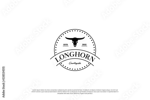 Round label cattle ranch logo design vintage style. longhorn logo badge illustration.