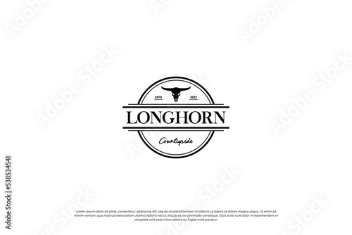 Round label cattle ranch logo design vintage style. longhorn logo badge illustration.