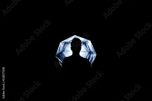 Fotografie Silhouette mit Regenschirm
