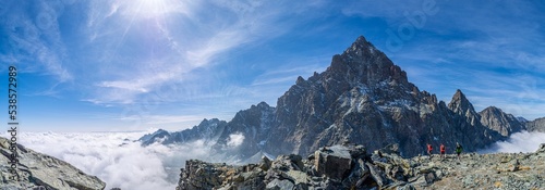 Sua Maestà il Monviso: i laghi, le vette e le valli di questa meravigliosa montagna delle Alpi Cozie photo