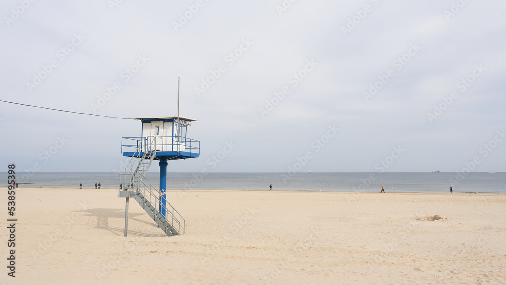 Wachturm für Rettungsschwimmer am Strand der deutschen Ostsee bei Ahlbeck auf der Insel Usedom Wachturm für Rettungsschwimmer am Strand der deutschen Ostsee bei Ahlbeck auf der Insel Usedom