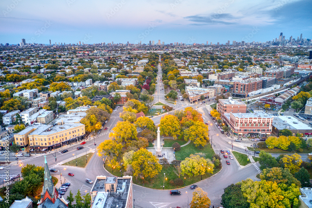 Naklejka premium Logan Square Blvd in the Fall