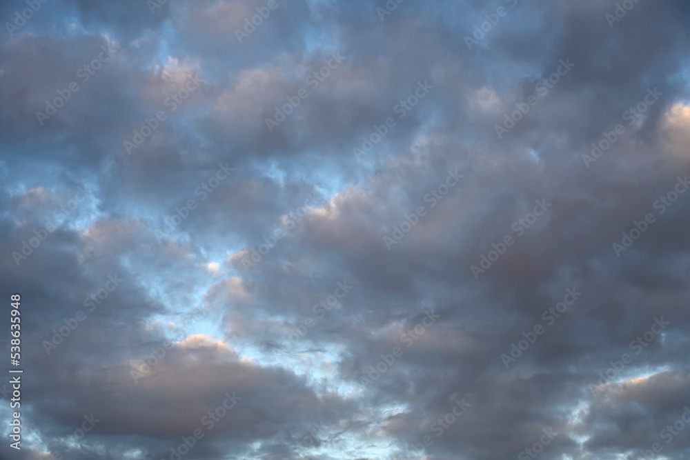 Obraz premium cloudy sky at sunset. beautiful sunset