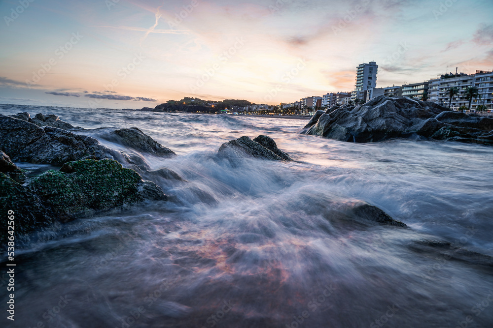 Fototapeta premium Flowing the Sea City