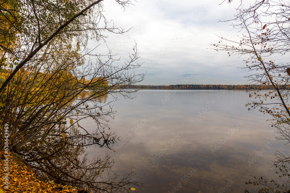 Lake with horizon line in the autumn