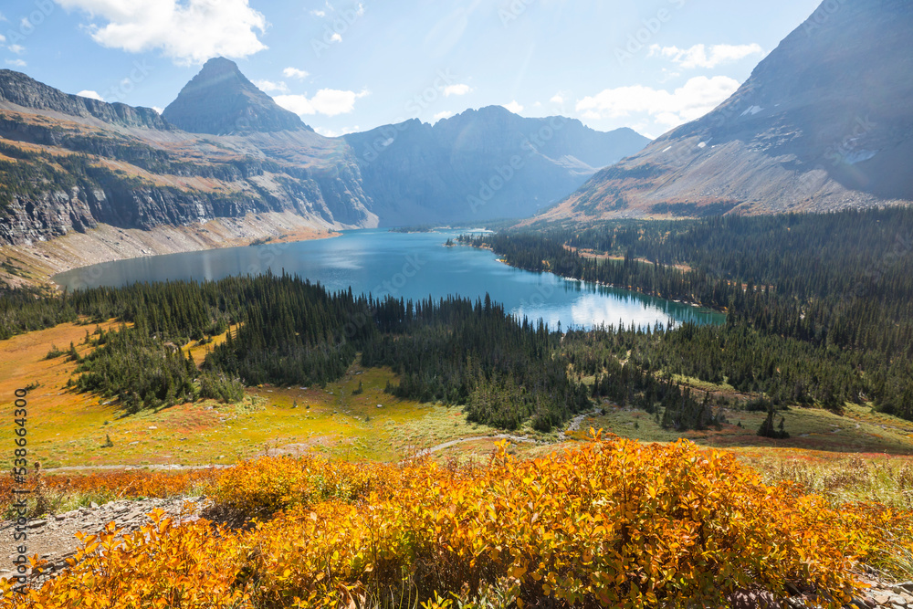 Obraz premium Autumn in Glacier Park