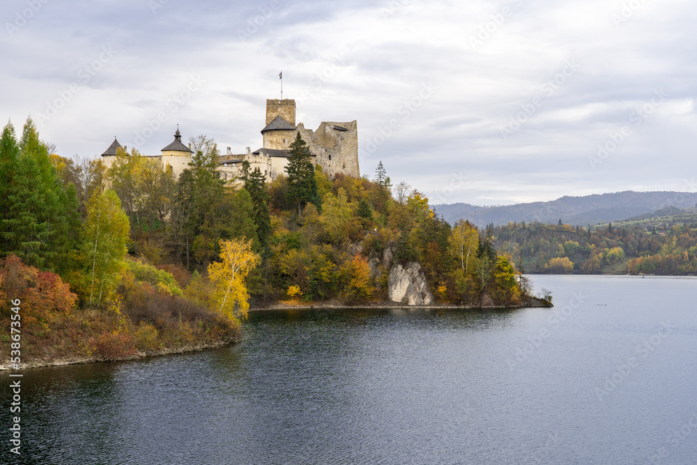 Zamek w Nidzicy w jesiennej odsłonie. The castle in Nidzica in its autumn version.