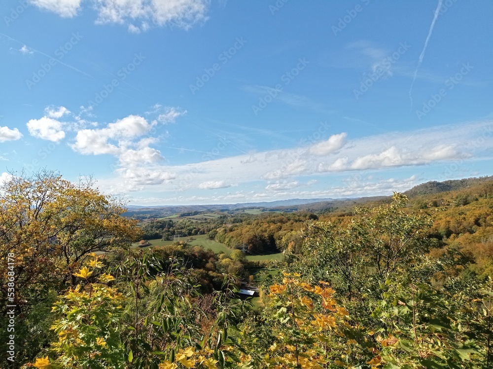 Blick von der Burgruine Hohnstein in Neustadt im Südharz im Herbst vom Aussichtsturm , Harz