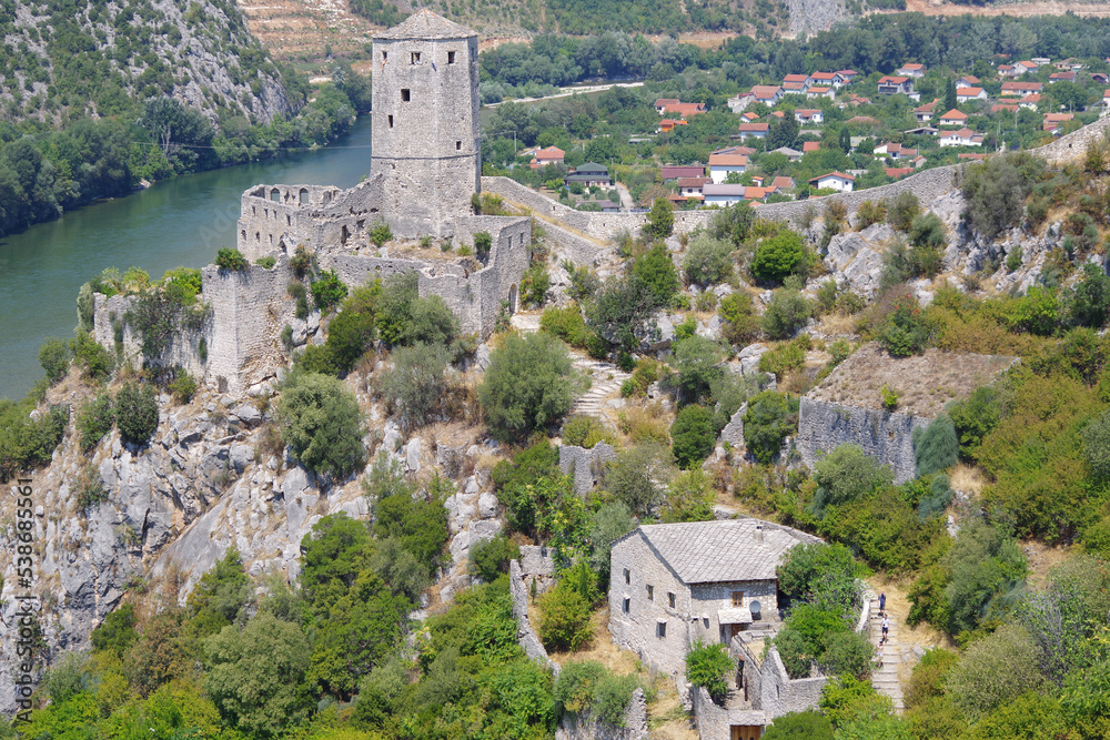 Vue sur la ville fortifiée de Pocitelj, Herzégovine
