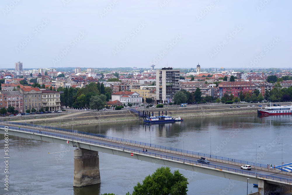 Panorama de la ville de Novi Sad sur le Danube