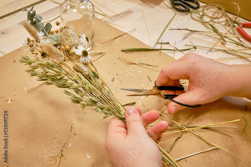 Crafting with dried flowers Fijnwerk Ratingen.Crafting with dried flowers Fijnwerk Ratingen