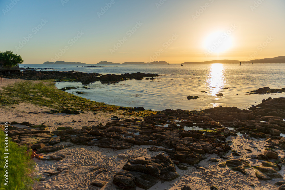 ISLAS CIES PUESTA DE SOL DESDE PLAYA DE CARRIL