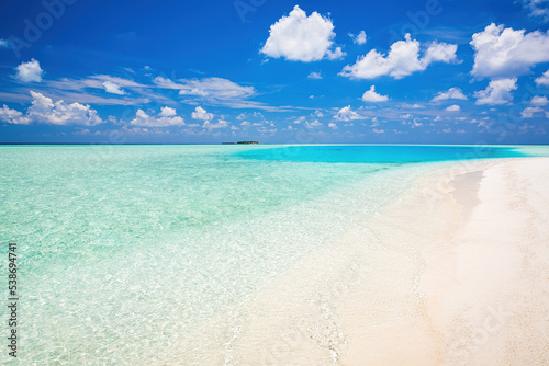 Beautiful sunny white-sand ocean beach on Maldives © sborisov