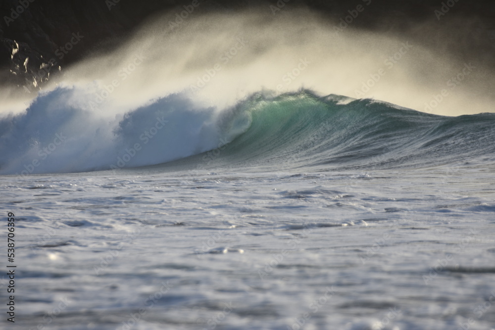The sea brings out its most beautiful waves for surfing